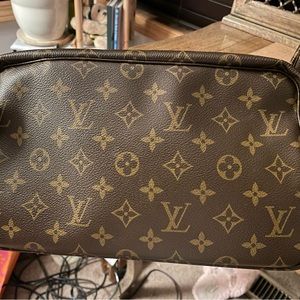 Louis Vuitton trousse 23